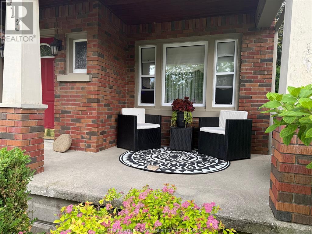 Photo 2 of 913 North Street, Dresden ON