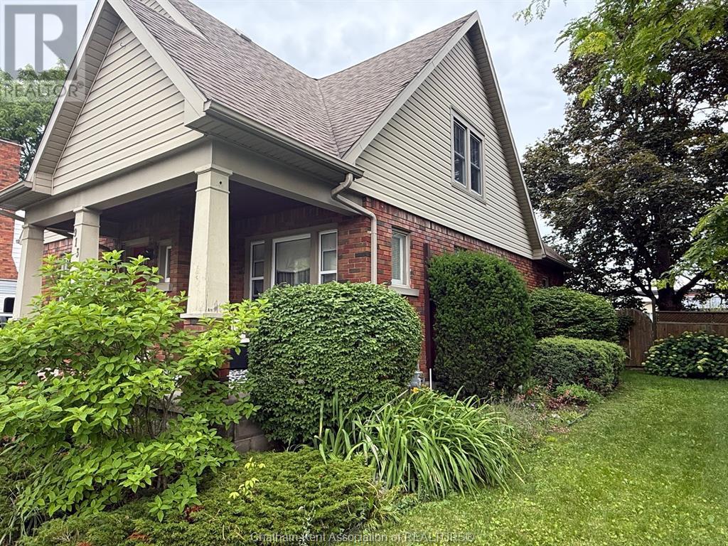 Photo 4 of 913 North Street, Dresden ON