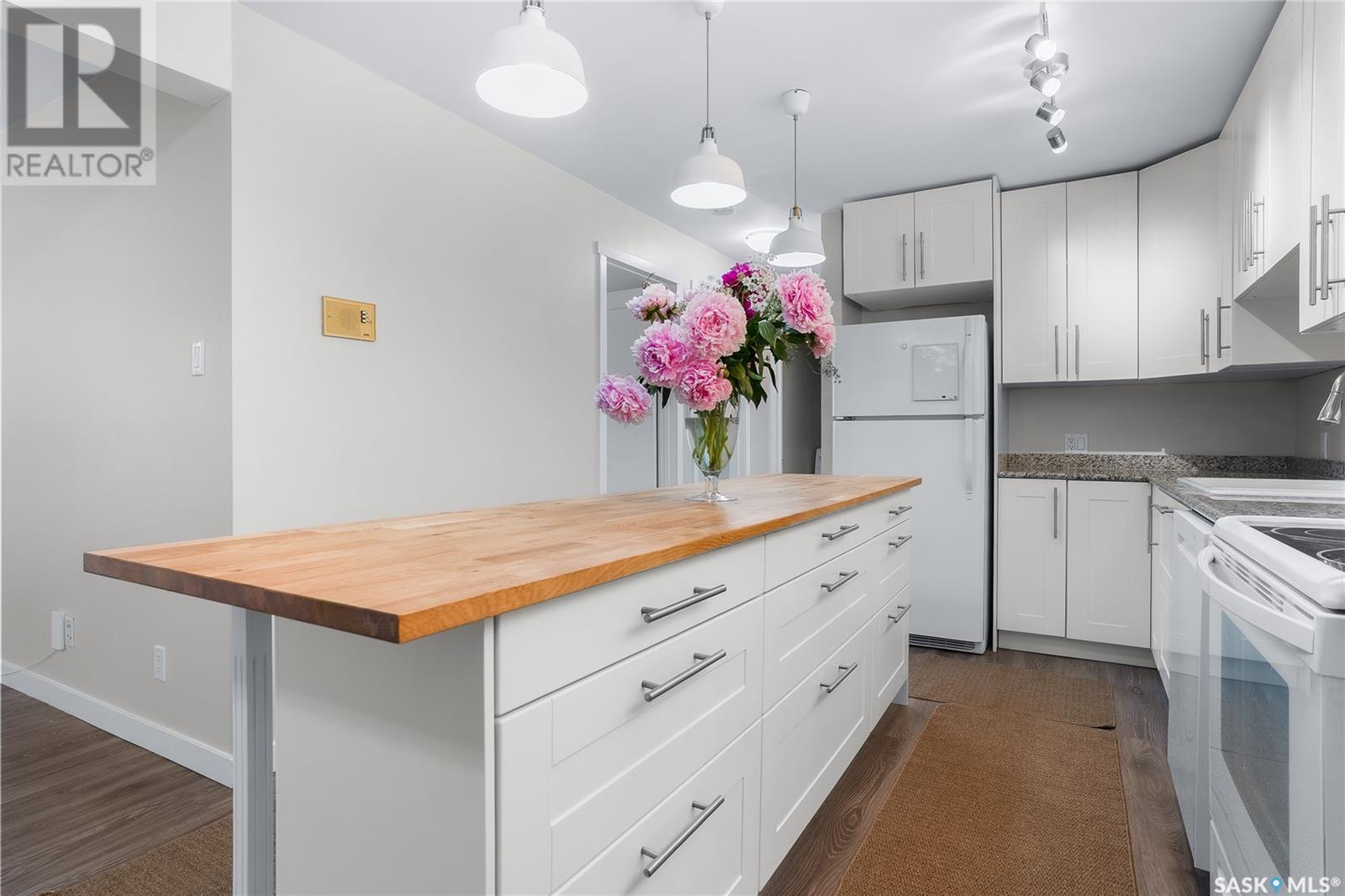 Single Family House Low rise for Sale in   Tait CRESCENT Saskatoon 