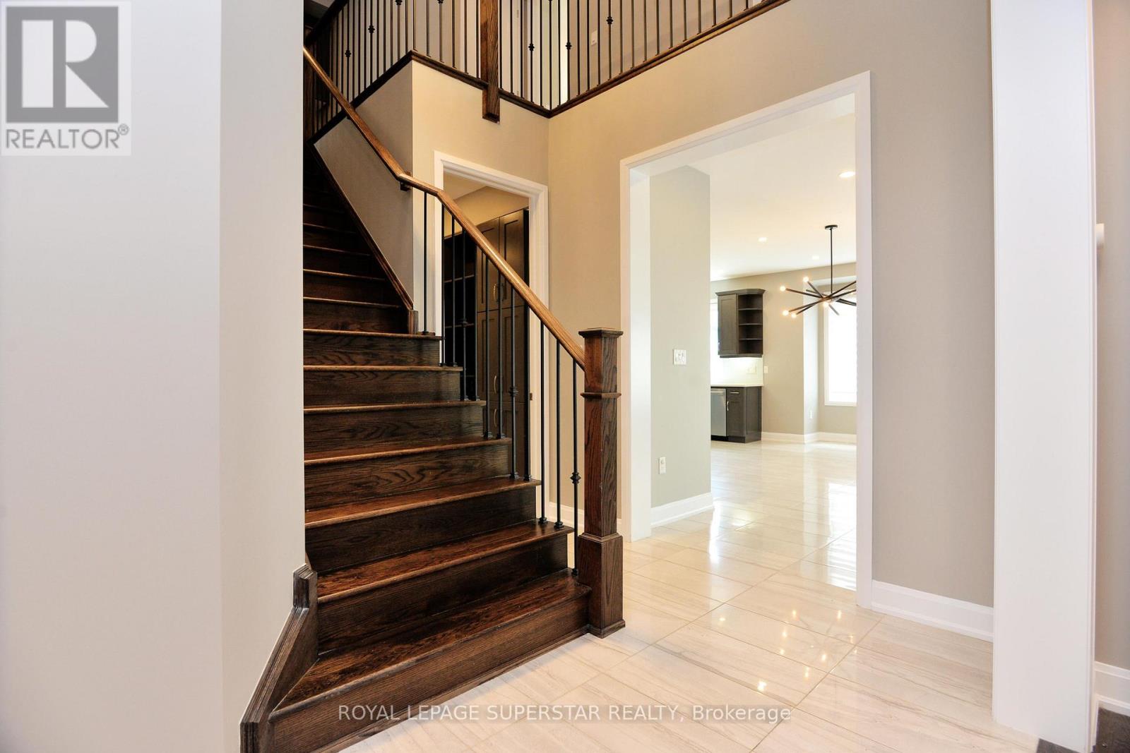 Photo 5 of 236 Cherryhurst Road, Oakville ON