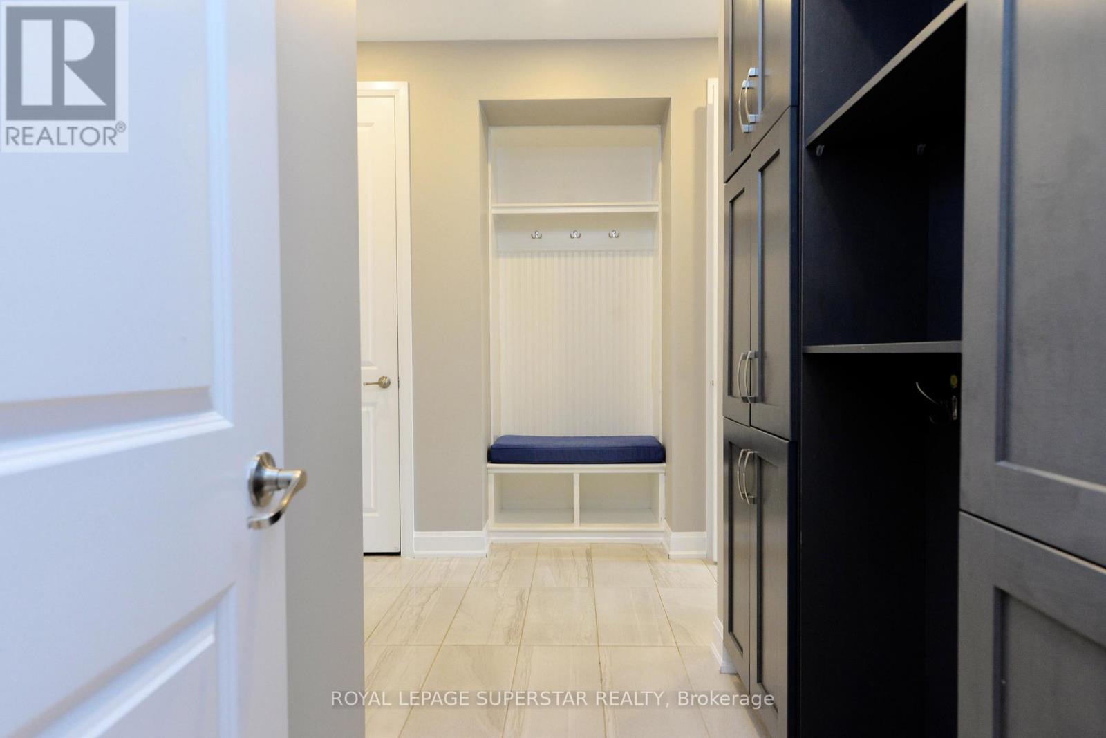 Photo 12 of 236 Cherryhurst Road, Oakville ON