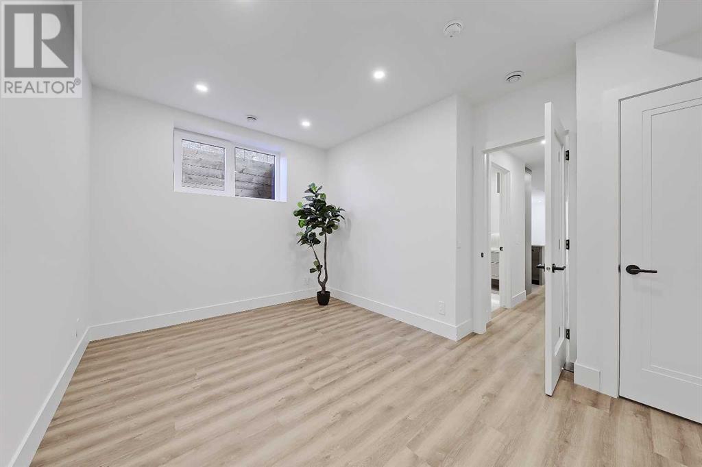 Single Family House for Sale in   Avenue SW North Glenmore Park Calgary 