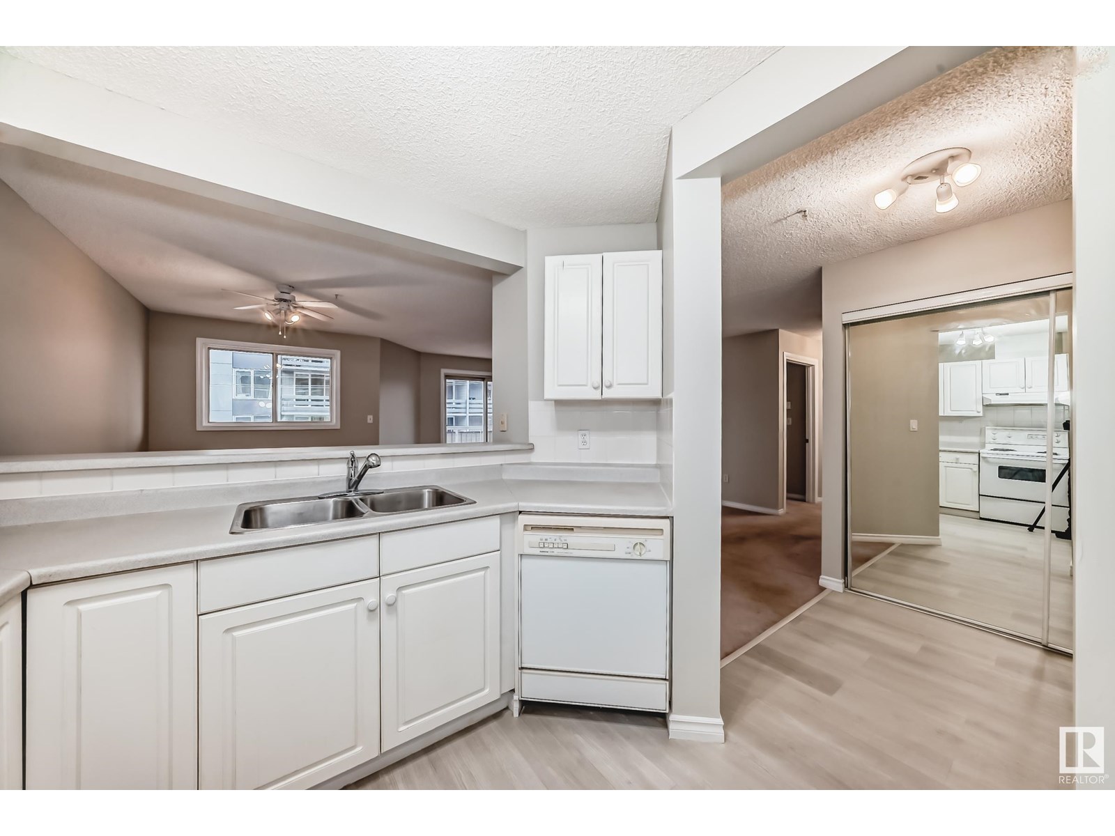 Photo 11 of 308 10153 117 St Nw, Edmonton AB
