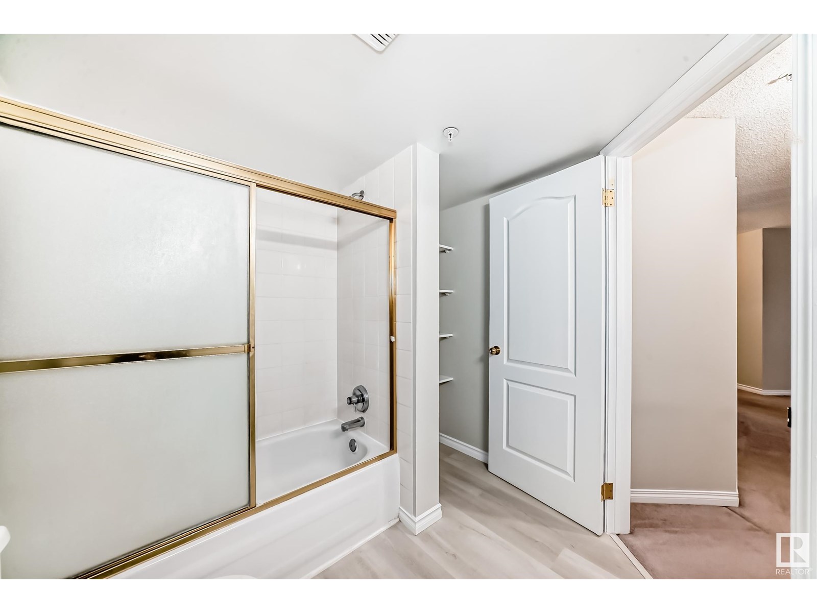 Photo 12 of 308 10153 117 St Nw, Edmonton AB