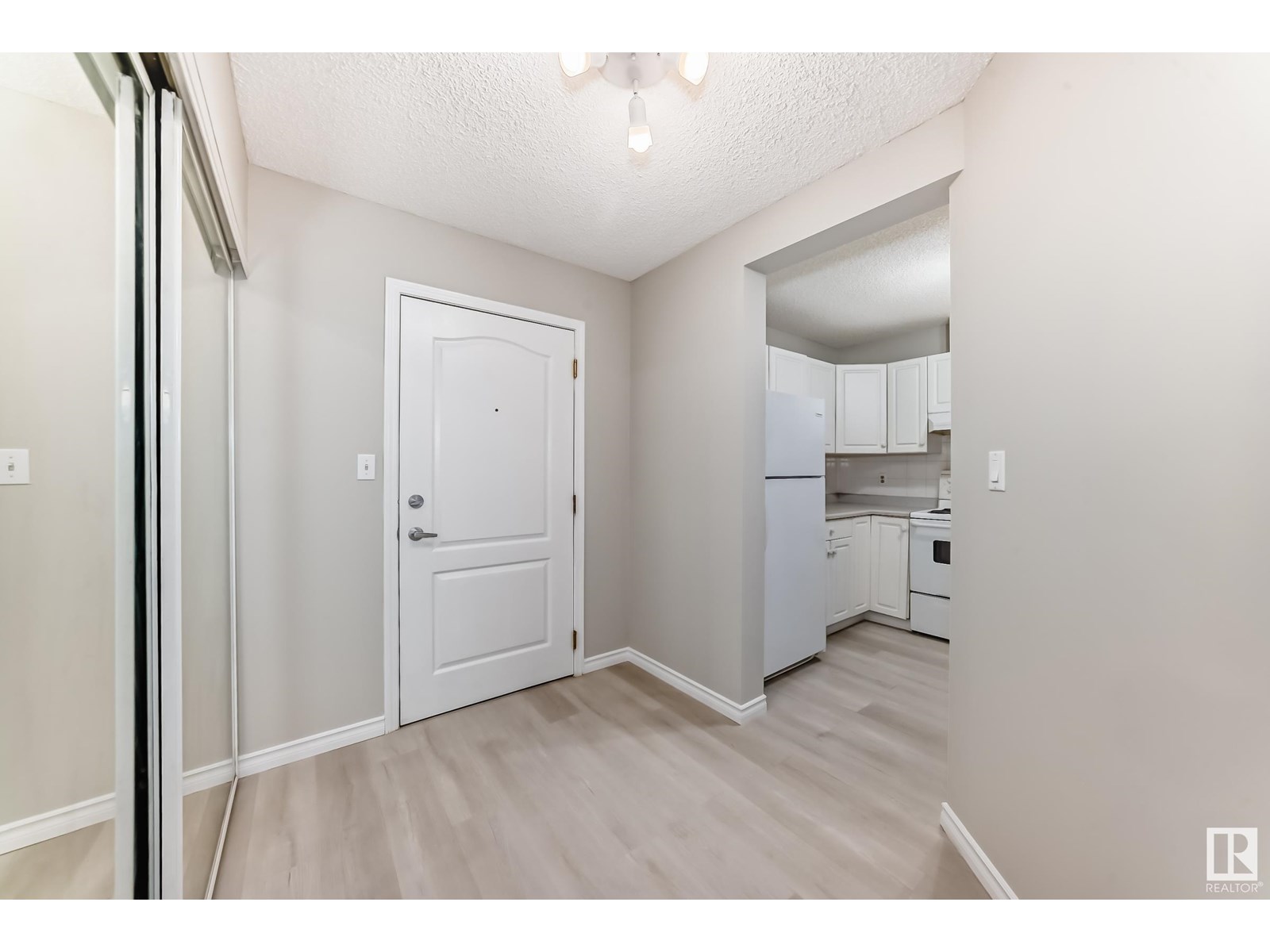 Photo 7 of 308 10153 117 St Nw, Edmonton AB