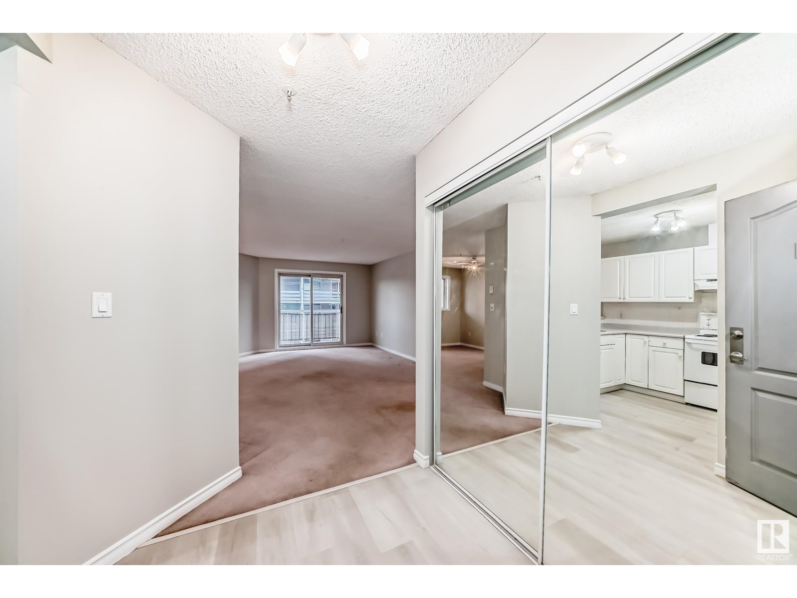 Photo 9 of 308 10153 117 St Nw, Edmonton AB