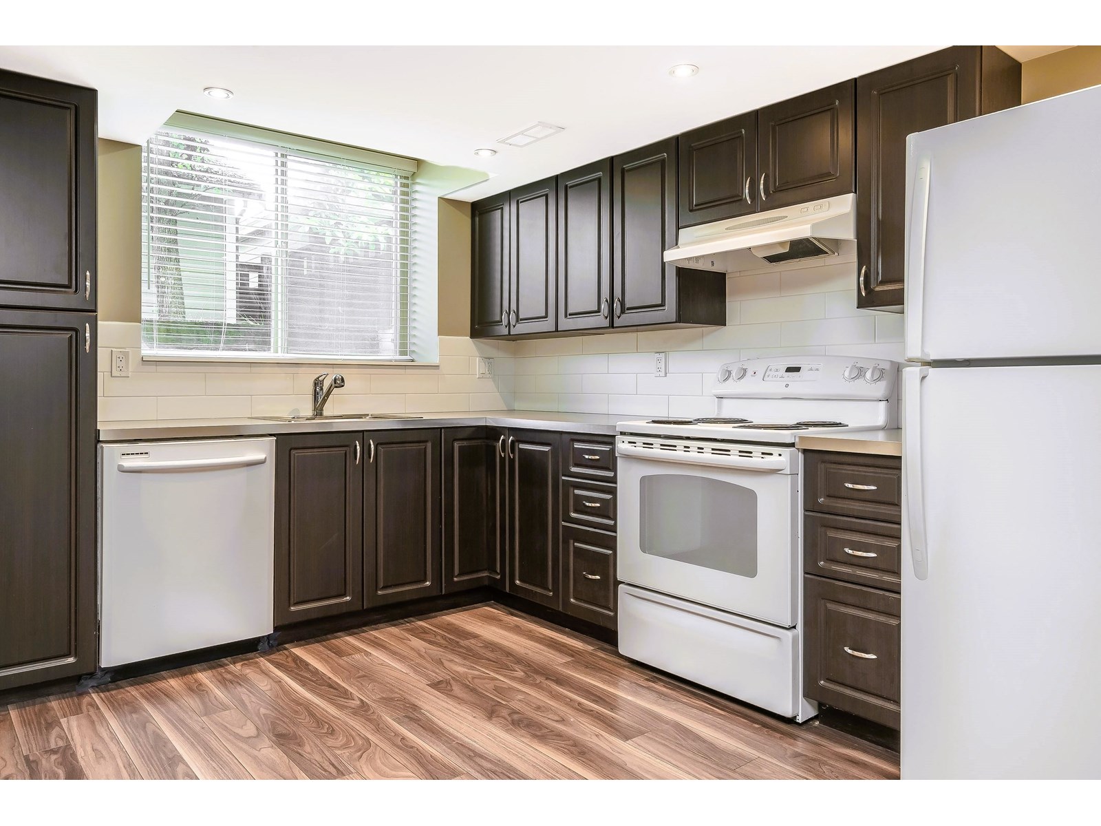 Photo 8 of 9451 Kanaka Street, Langley BC