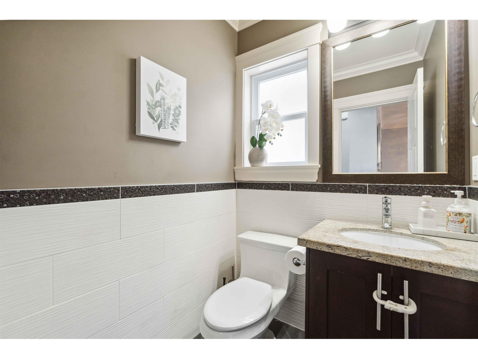 Photo 12 of 6750 191 A Street, Surrey BC