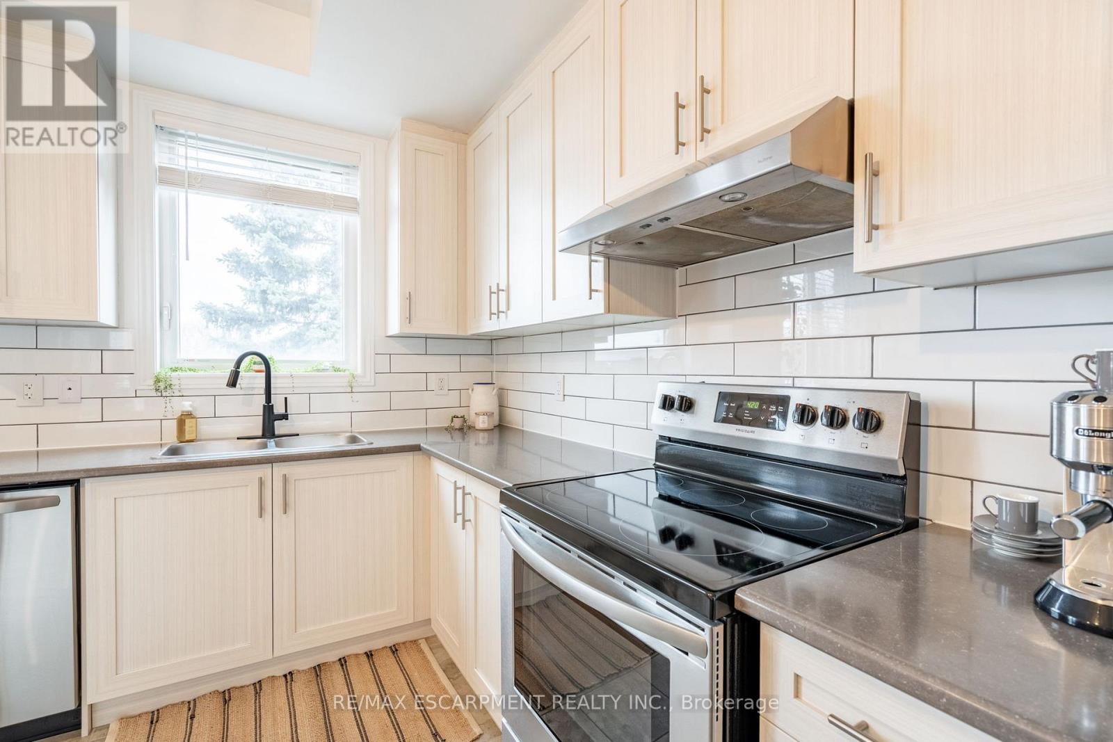 Photo 28 of 45 219 Dundas Street E, Hamilton ON