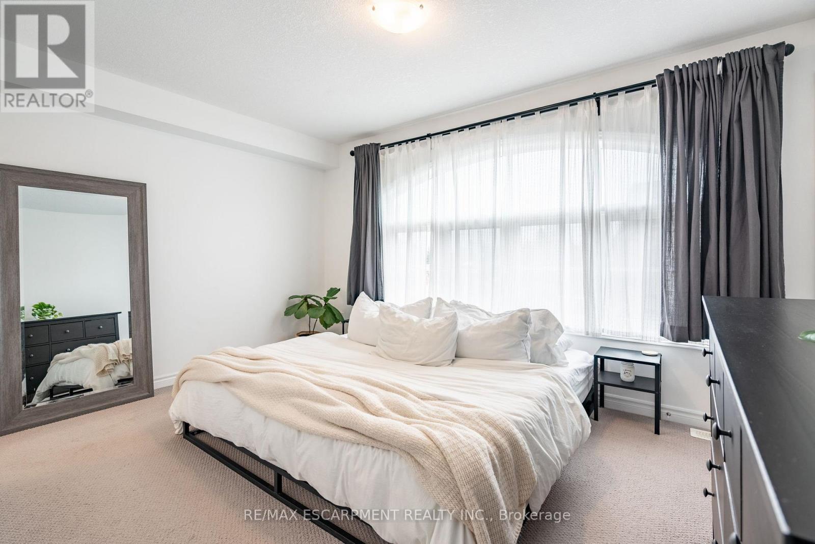 Photo 36 of 45 219 Dundas Street E, Hamilton ON