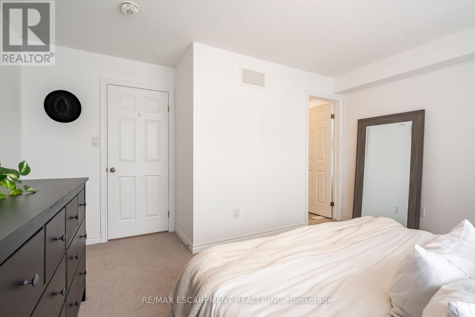 Photo 32 of 45 219 Dundas Street E, Hamilton ON