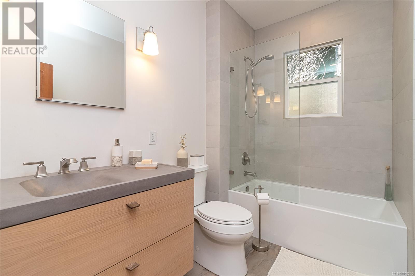 Single Family House Character for Sale in  Prior St Victoria 