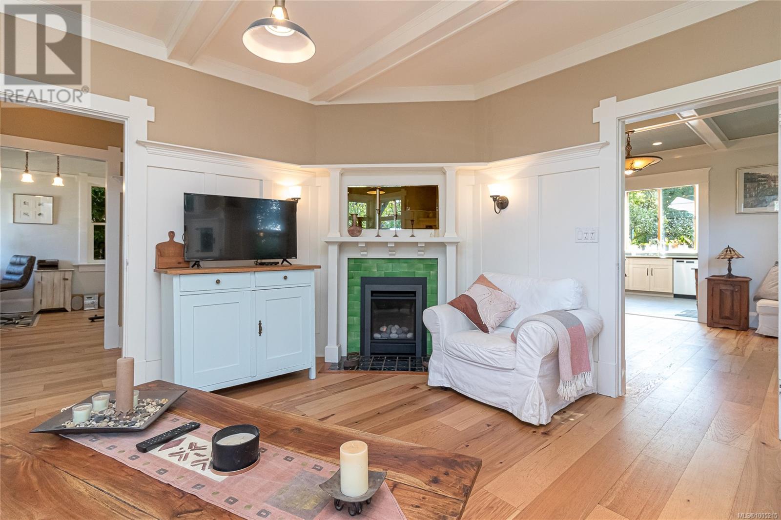 Single Family House Character for Sale in  Prior St Victoria 