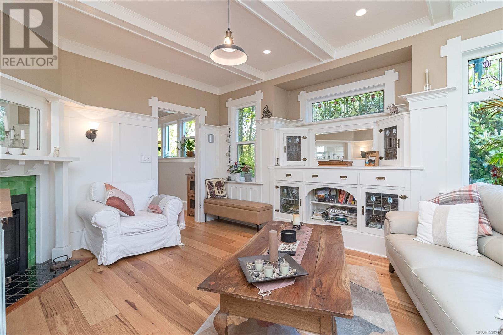 Single Family House Character for Sale in  Prior St Victoria 