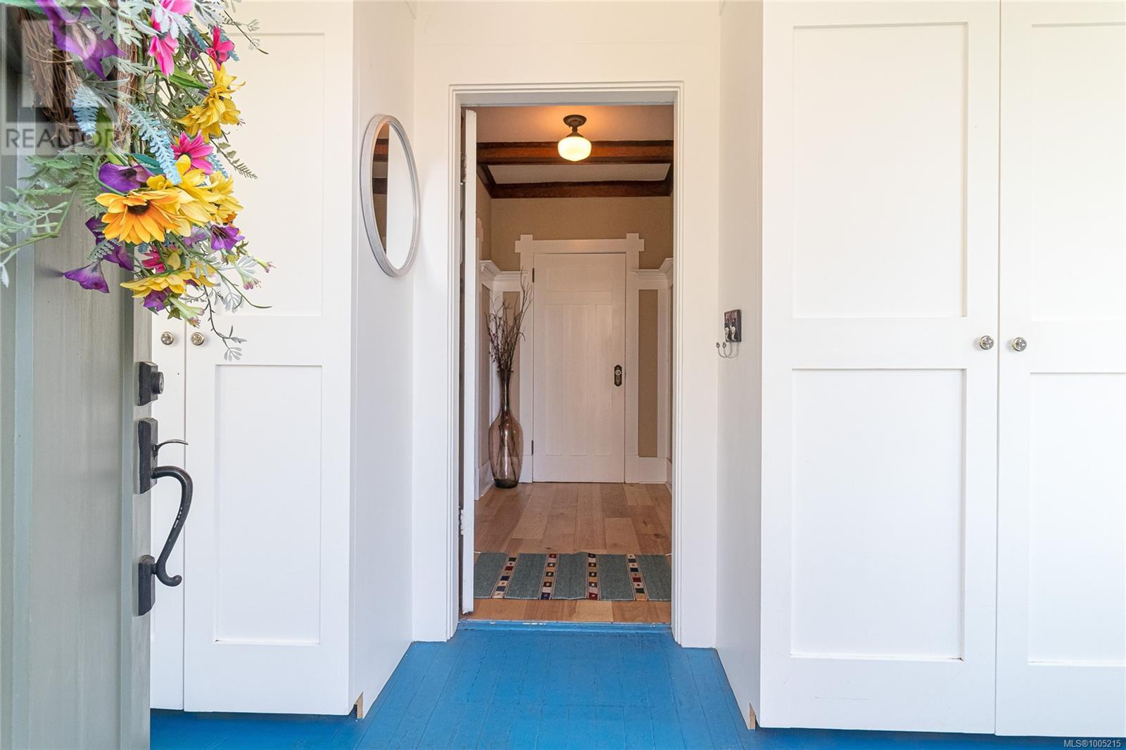 Single Family House Character for Sale in  Prior St Victoria 