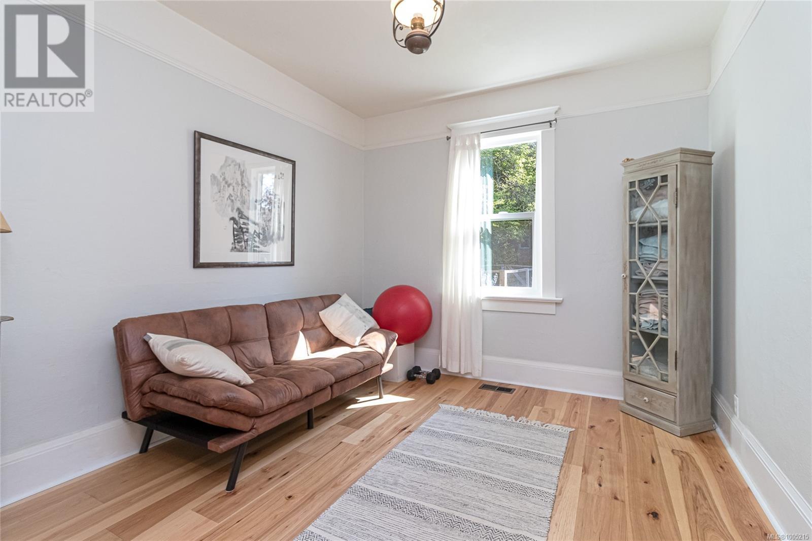 Single Family House Character for Sale in  Prior St Victoria 