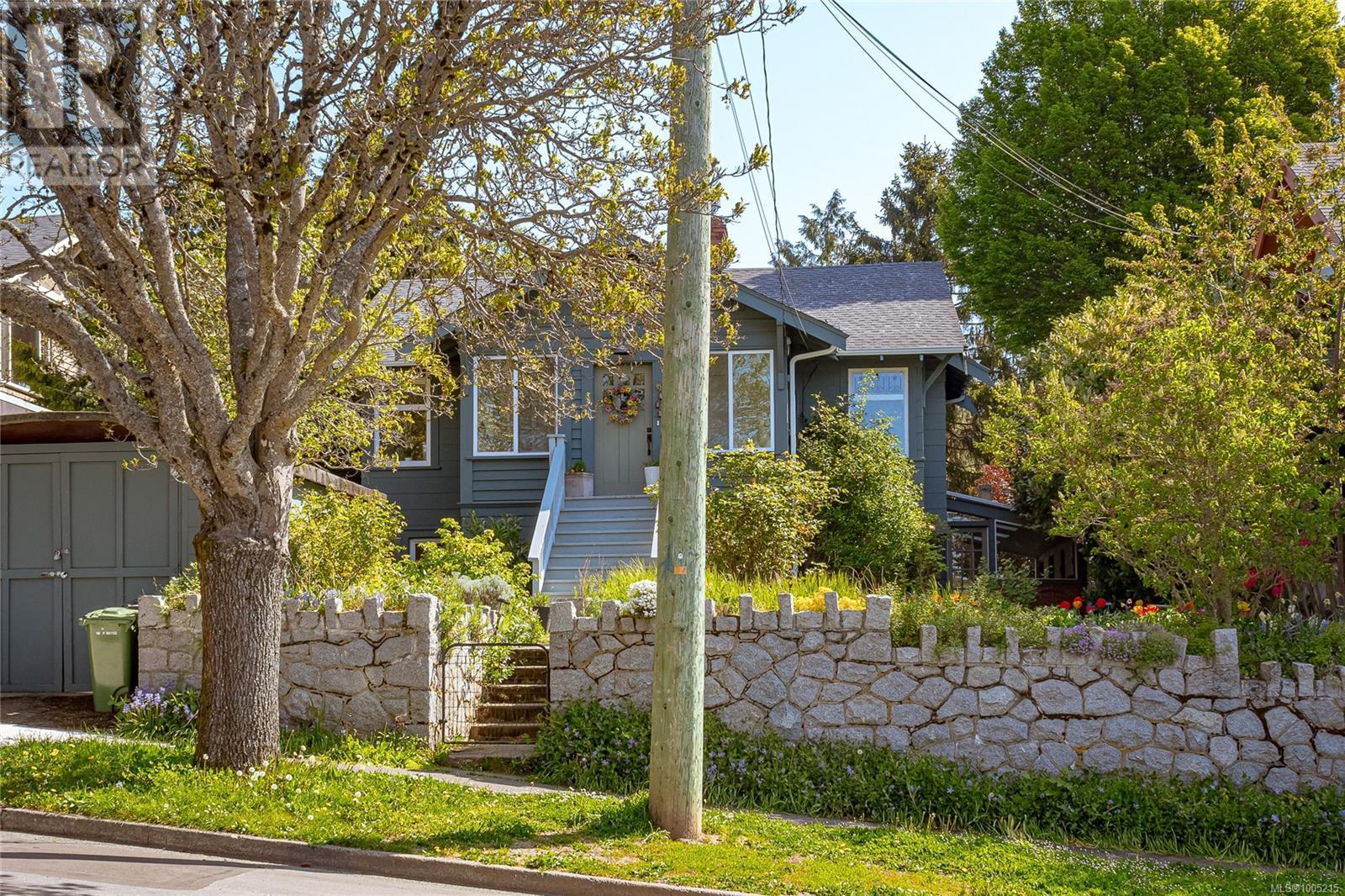 Single Family House Character for Sale in  Prior St Victoria 
