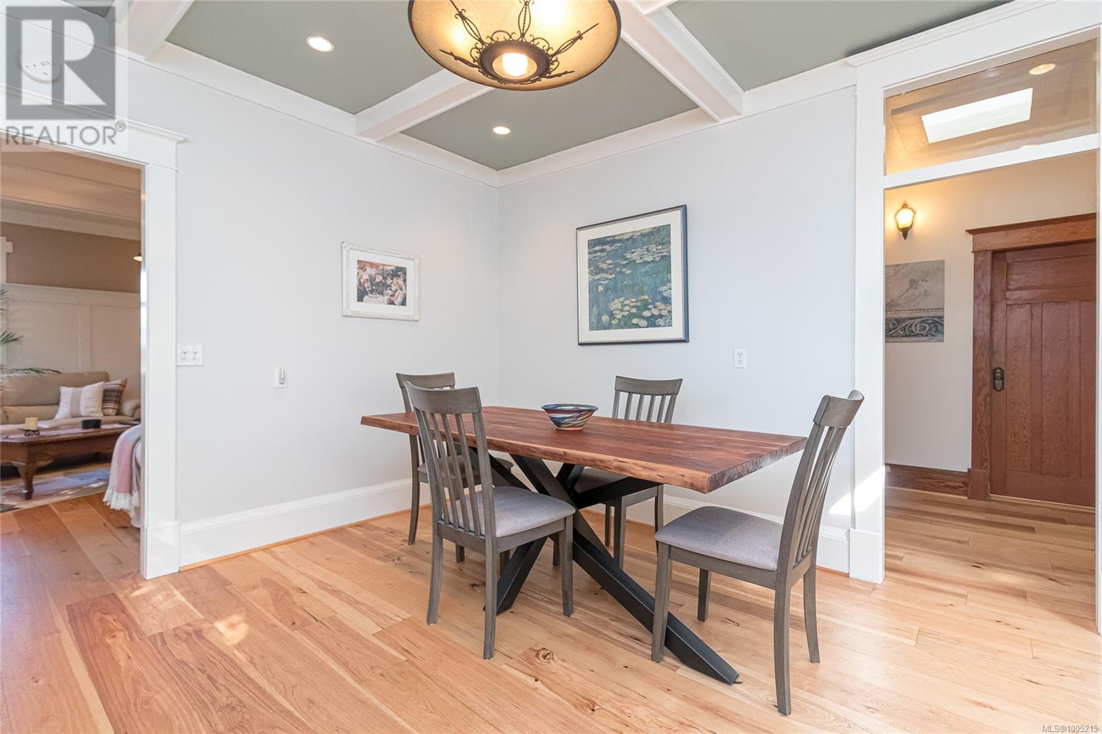 Single Family House Character for Sale in  Prior St Victoria 