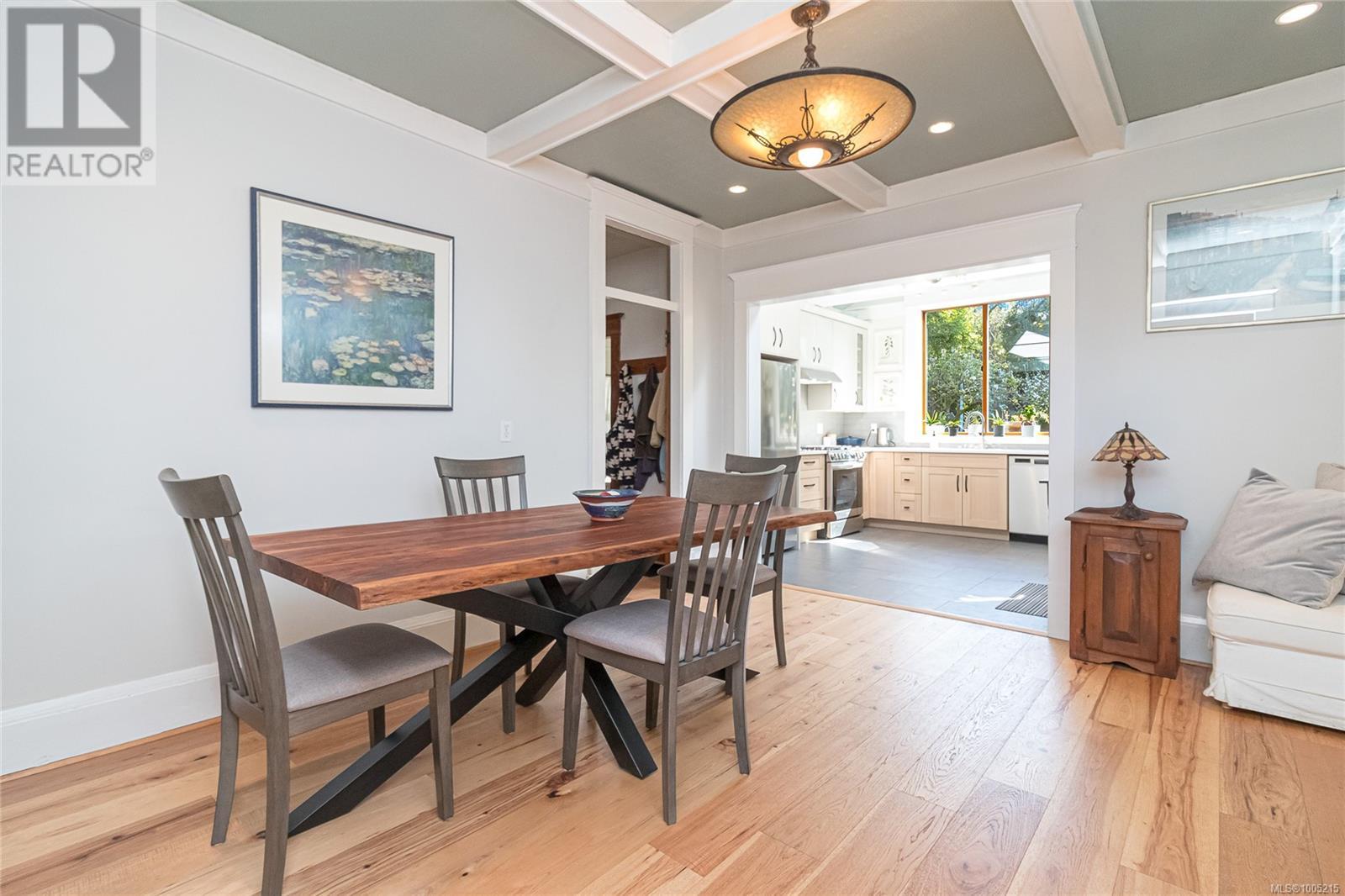 Single Family House Character for Sale in  Prior St Victoria 