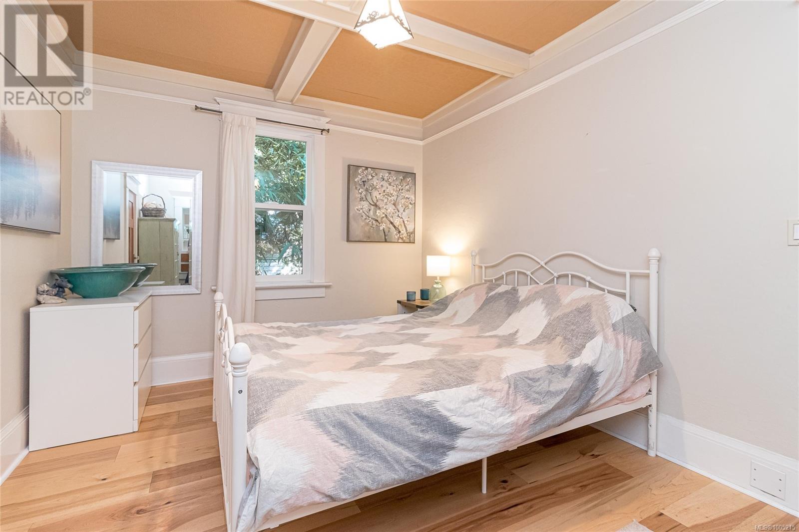 Single Family House Character for Sale in  Prior St Victoria 