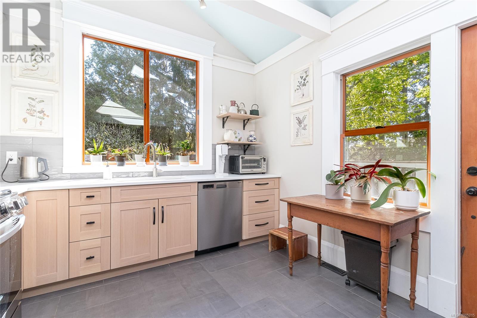 Single Family House Character for Sale in  Prior St Victoria 