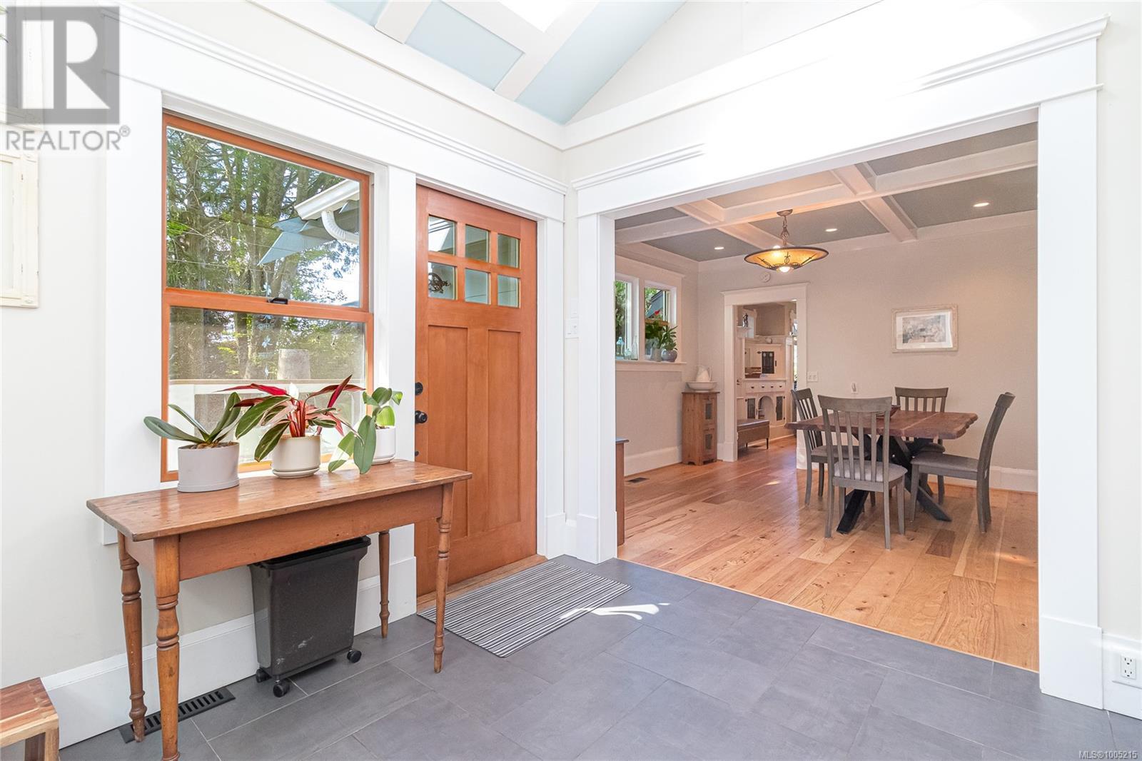 Single Family House Character for Sale in  Prior St Victoria 