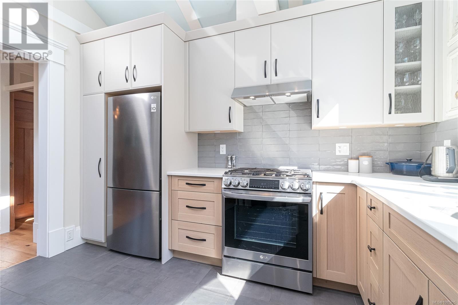 Single Family House Character for Sale in  Prior St Victoria 