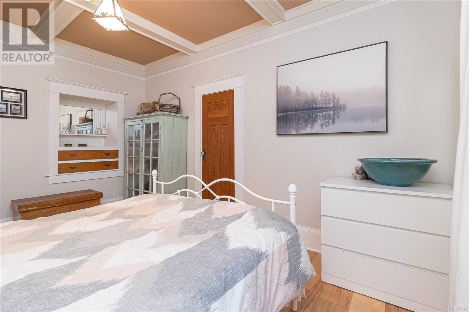 Single Family House Character for Sale in  Prior St Victoria 