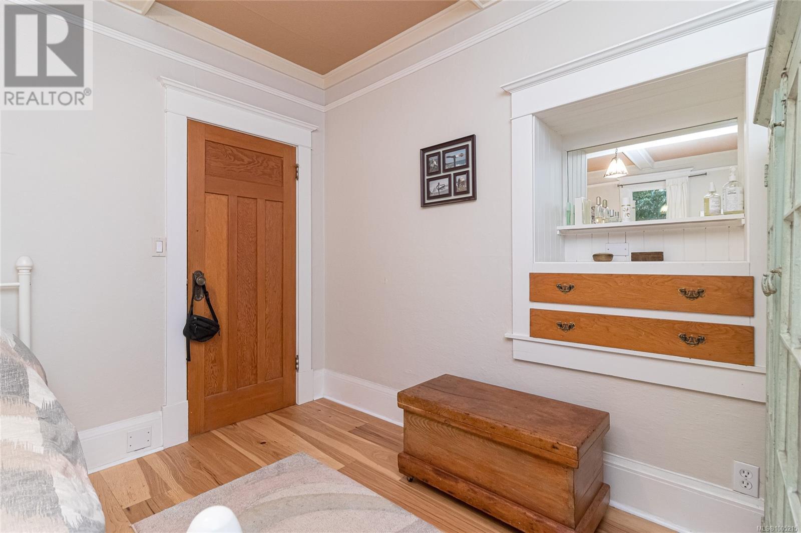 Single Family House Character for Sale in  Prior St Victoria 