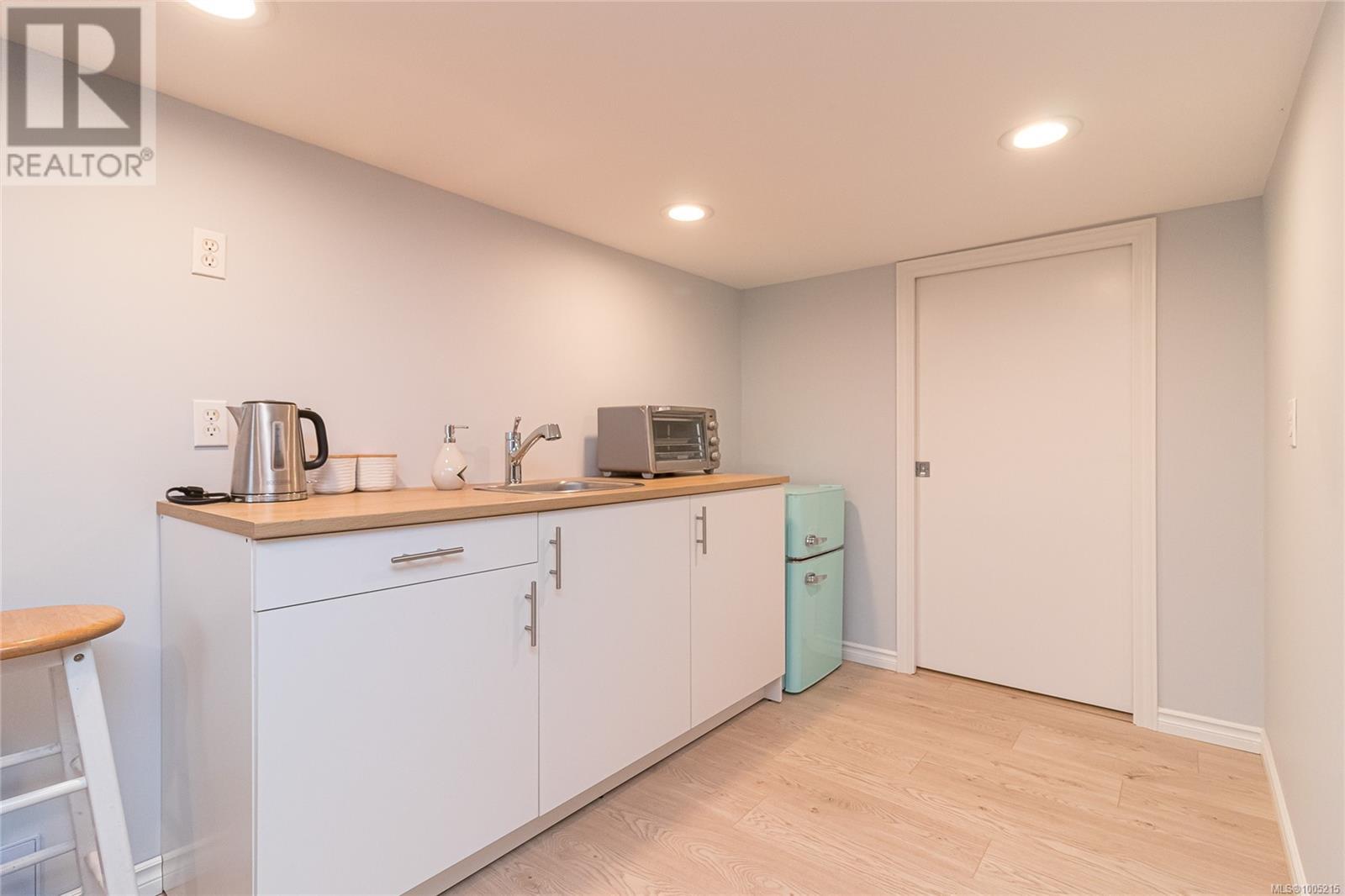 Single Family House Character for Sale in  Prior St Victoria 