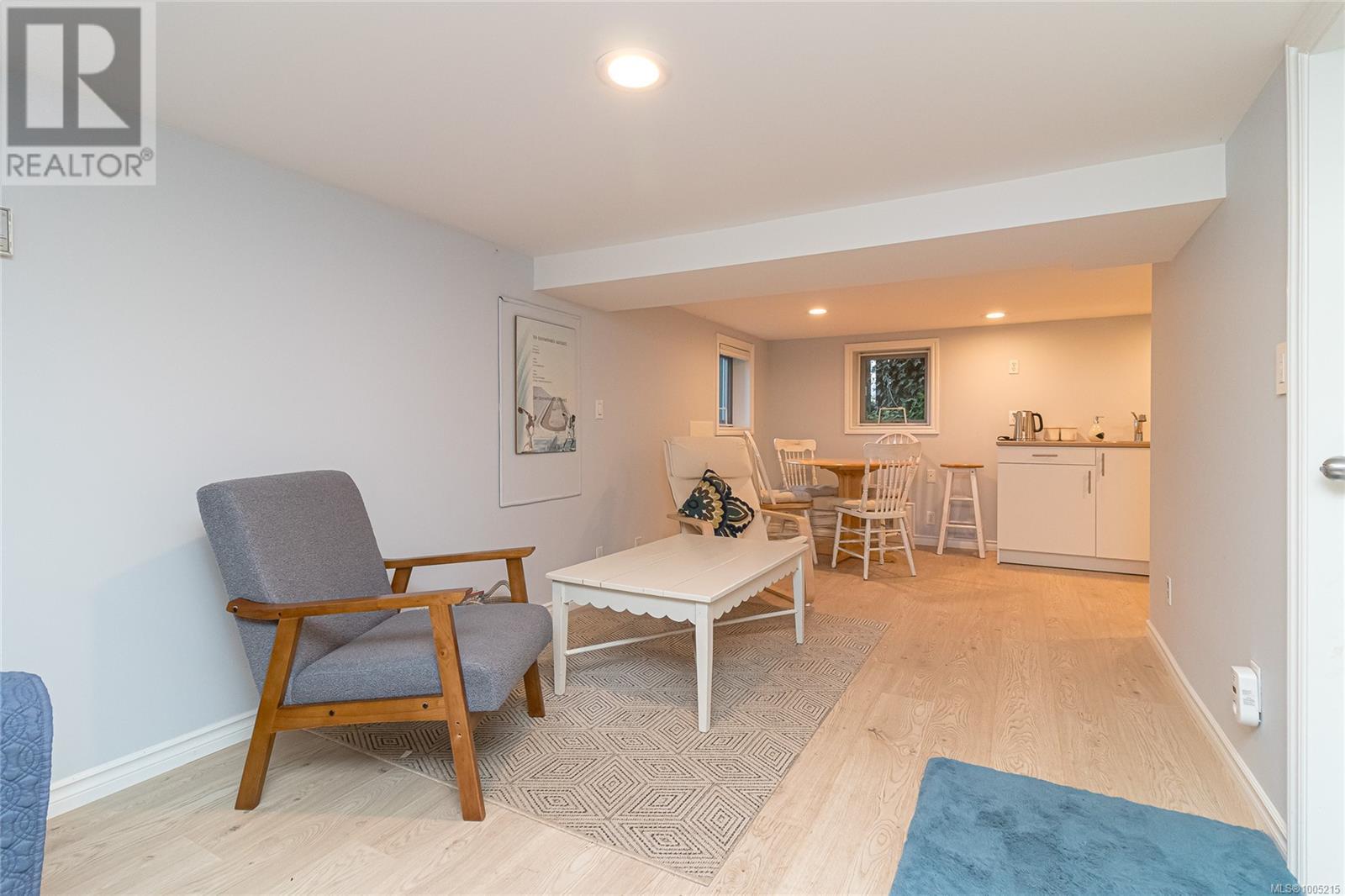 Single Family House Character for Sale in  Prior St Victoria 