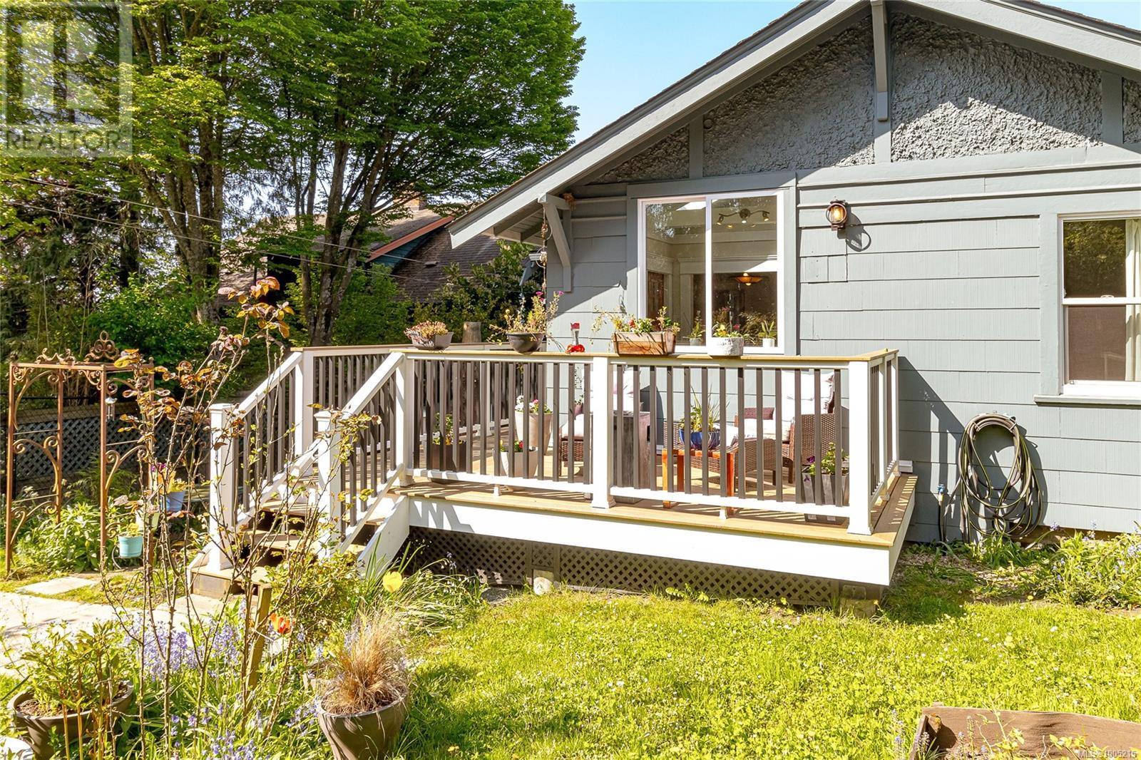 Single Family House Character for Sale in  Prior St Victoria 