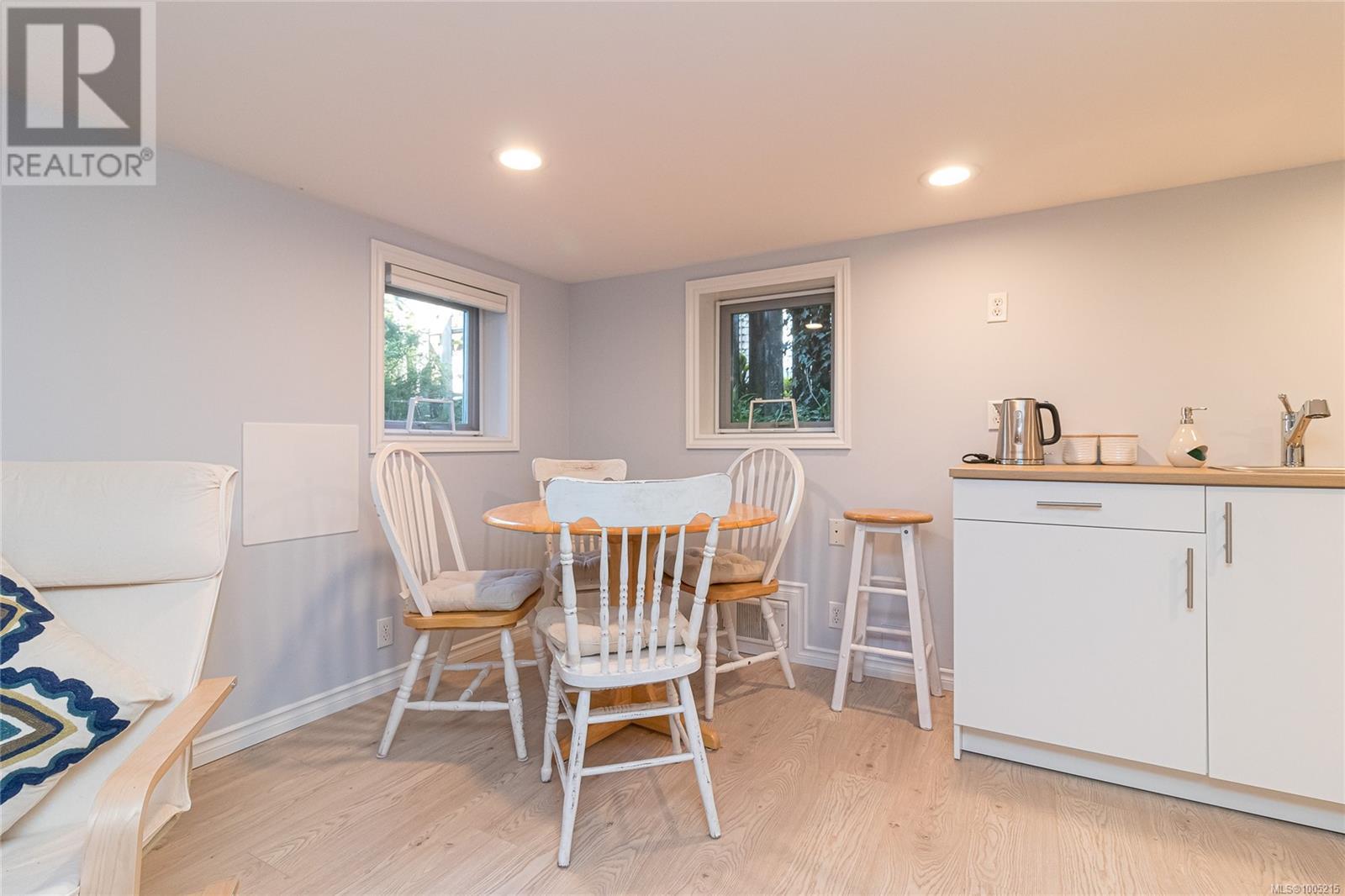 Single Family House Character for Sale in  Prior St Victoria 