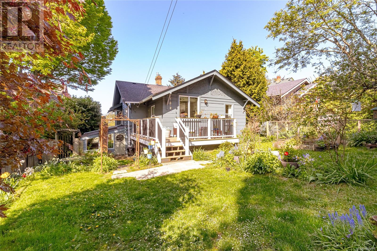 Single Family House Character for Sale in  Prior St Victoria 