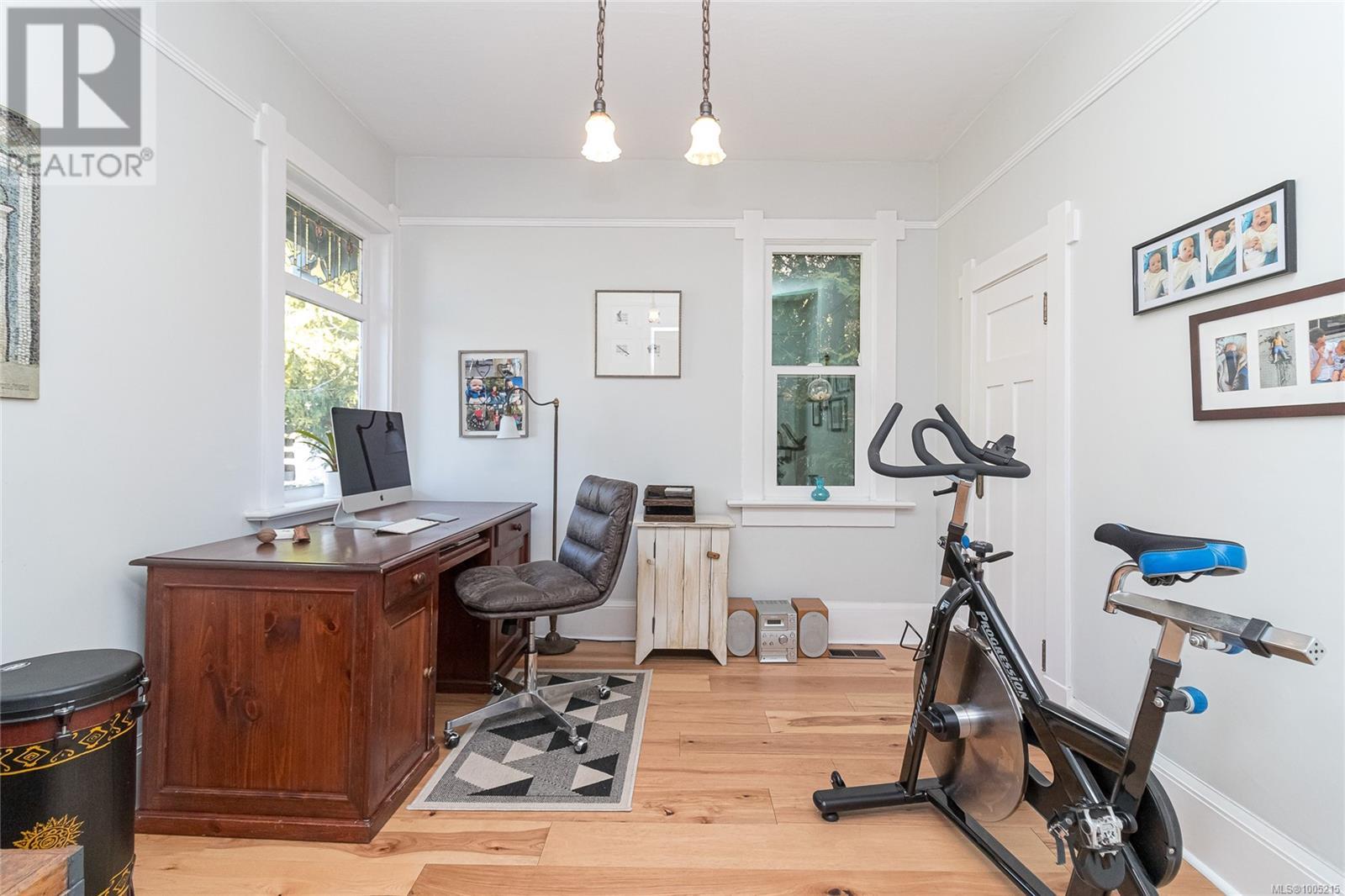 Single Family House Character for Sale in  Prior St Victoria 