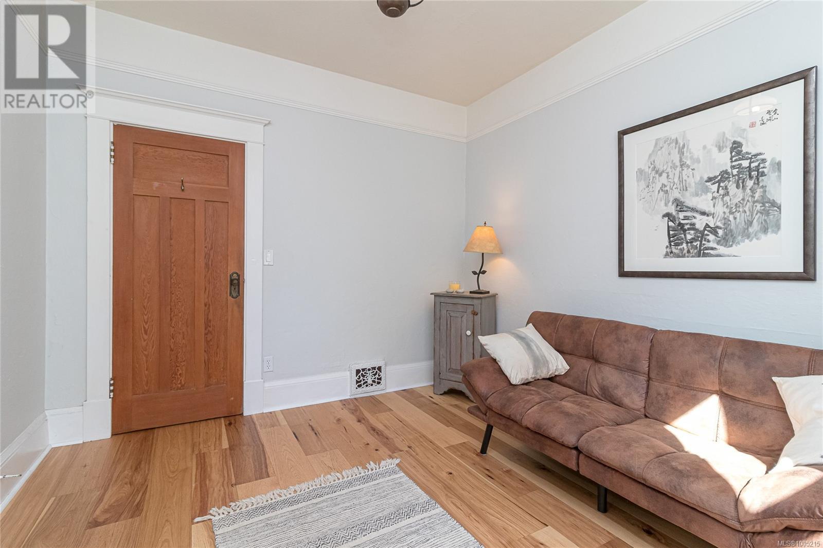 Single Family House Character for Sale in  Prior St Victoria 