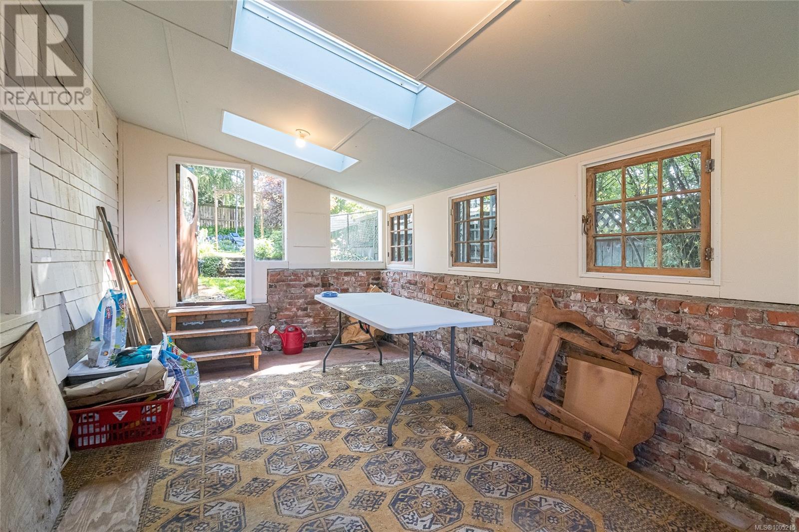 Single Family House Character for Sale in  Prior St Victoria 