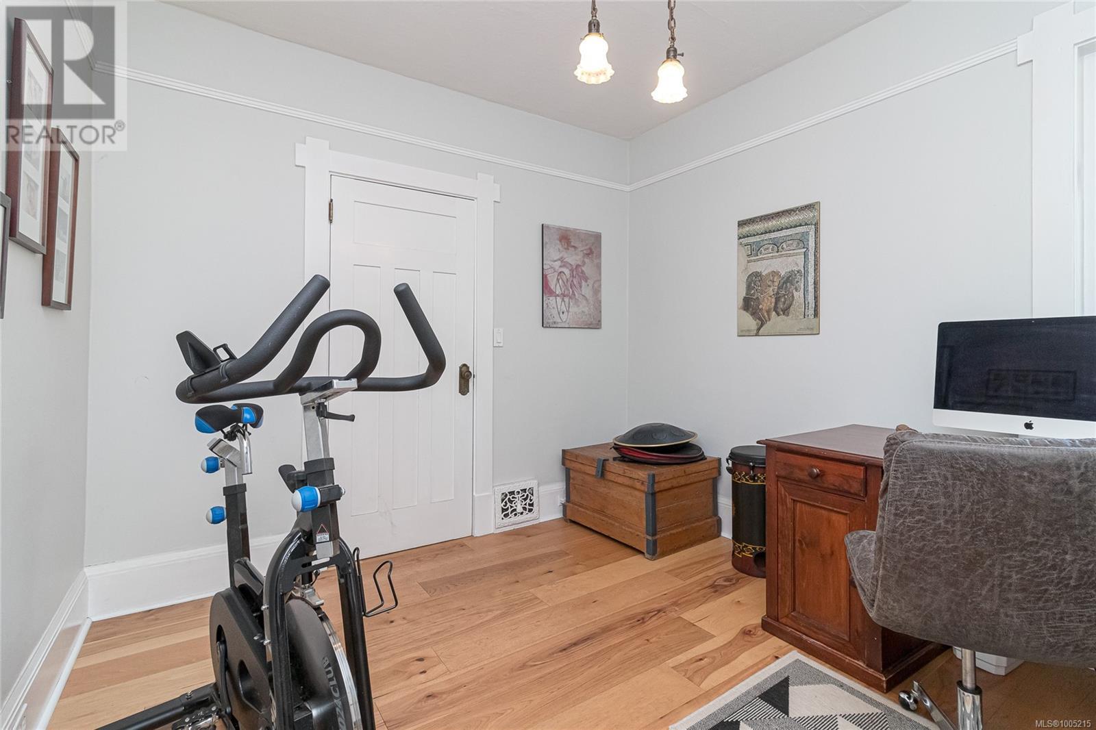 Single Family House Character for Sale in  Prior St Victoria 