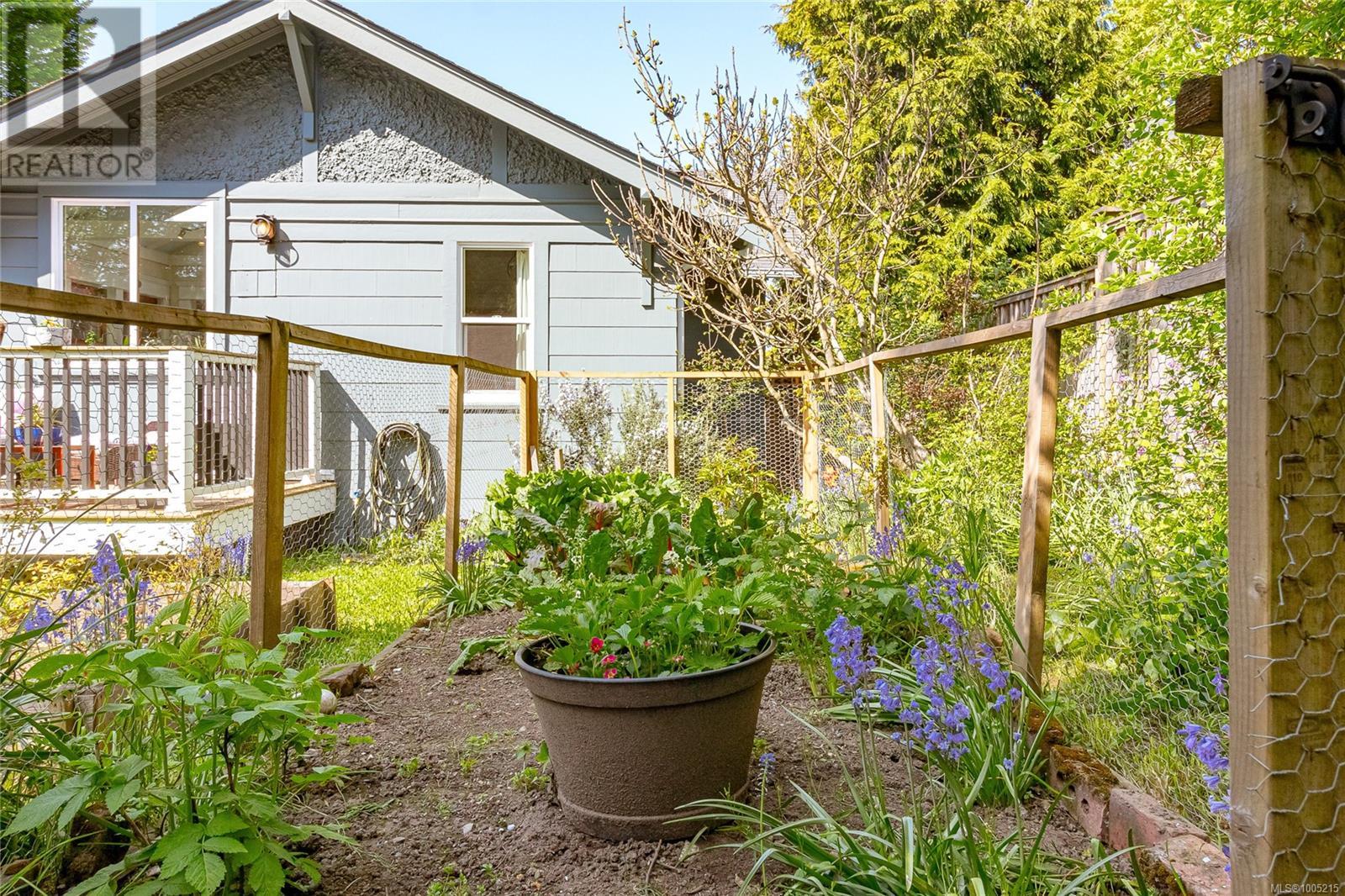 Single Family House Character for Sale in  Prior St Victoria 