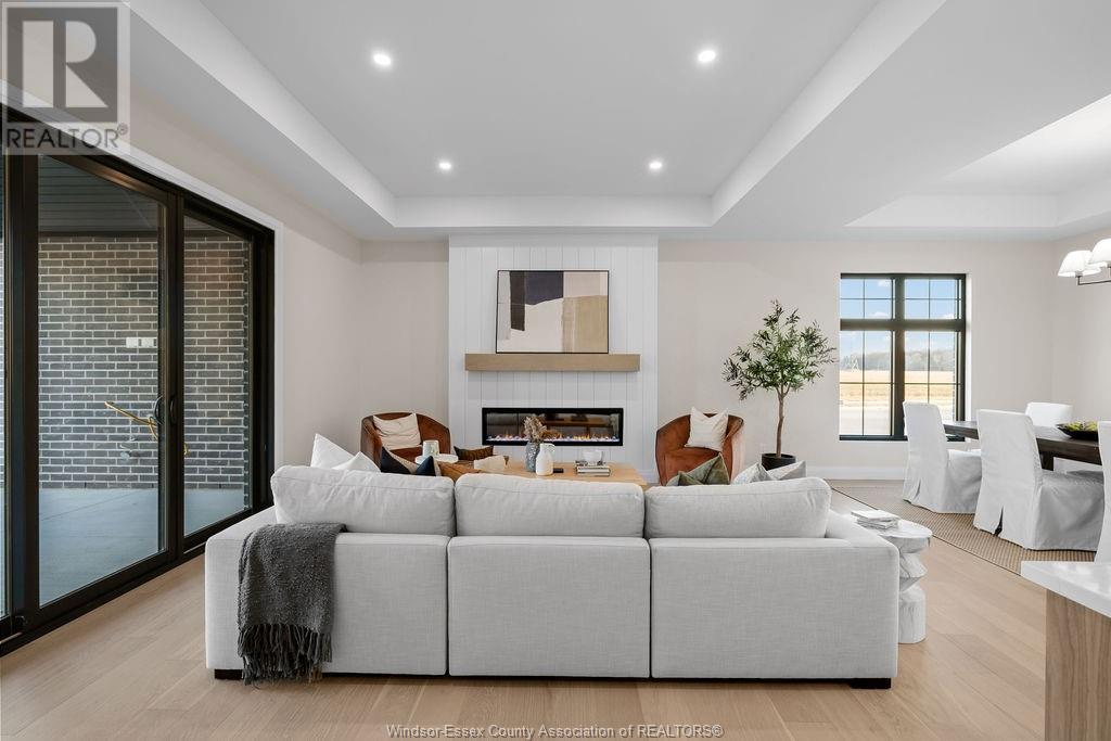 Photo 15 of 7598 Silverleaf Lane, Lasalle ON