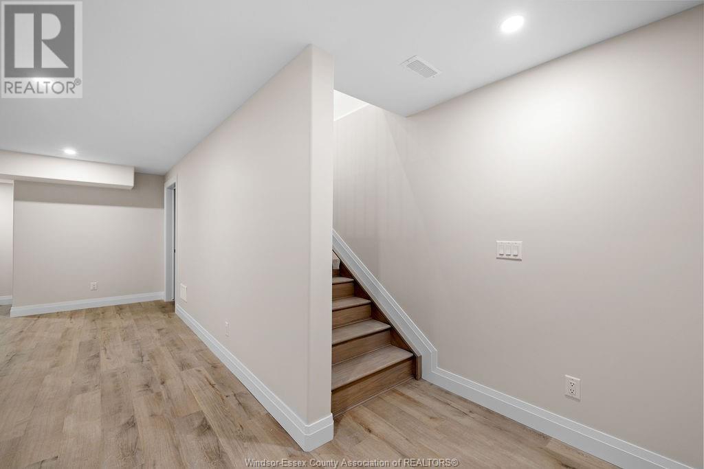 Photo 29 of 7598 Silverleaf Lane, Lasalle ON