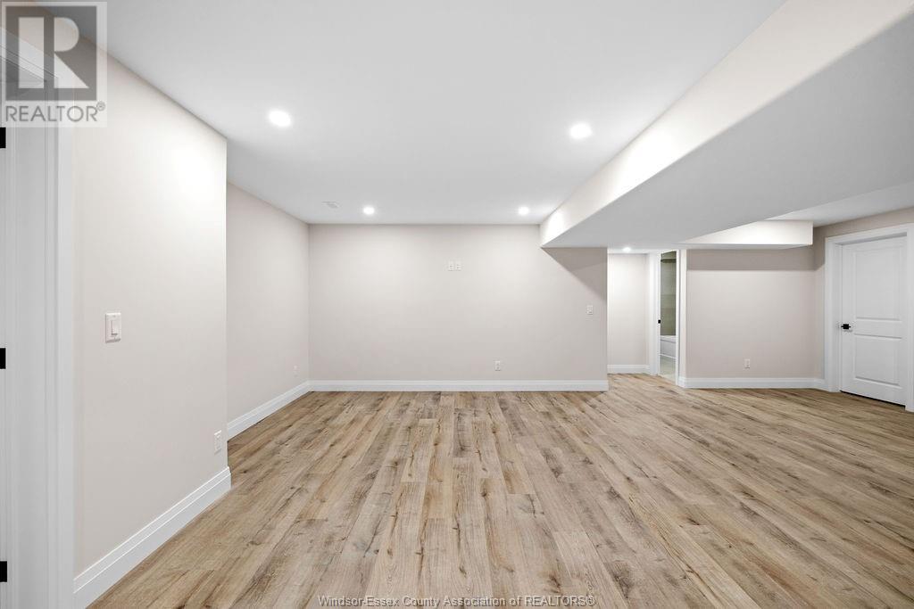 Photo 33 of 7598 Silverleaf Lane, Lasalle ON