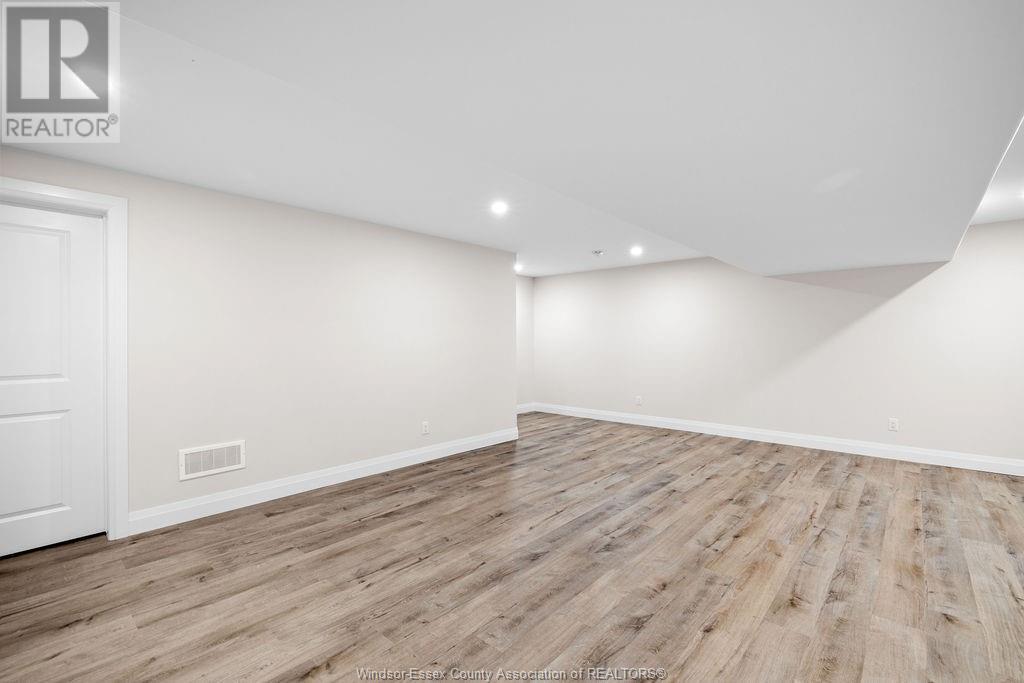 Photo 35 of 7598 Silverleaf Lane, Lasalle ON