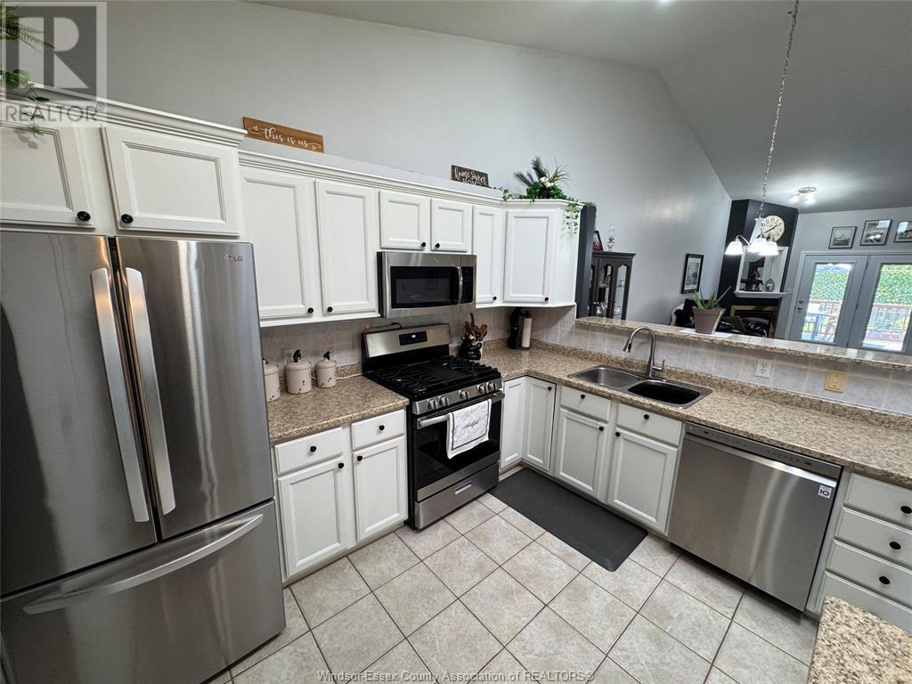 Photo 10 of 3 Ashley Crescent, Leamington ON