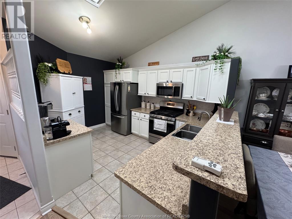 Photo 6 of 3 Ashley Crescent, Leamington ON