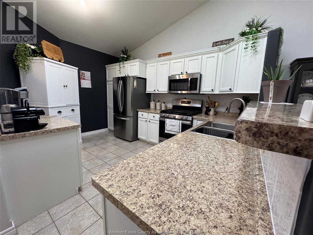 Photo 7 of 3 Ashley Crescent, Leamington ON