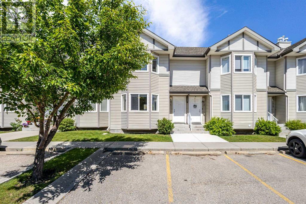 51 Royal Birch Villas NW, Calgary, Alberta