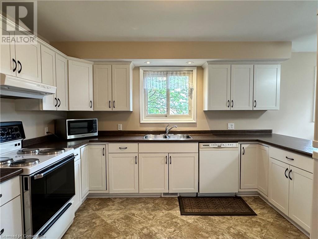Photo 13 of 129 Broker Drive, Hamilton ON