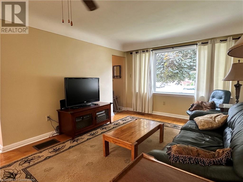 Photo 4 of 129 Broker Drive, Hamilton ON