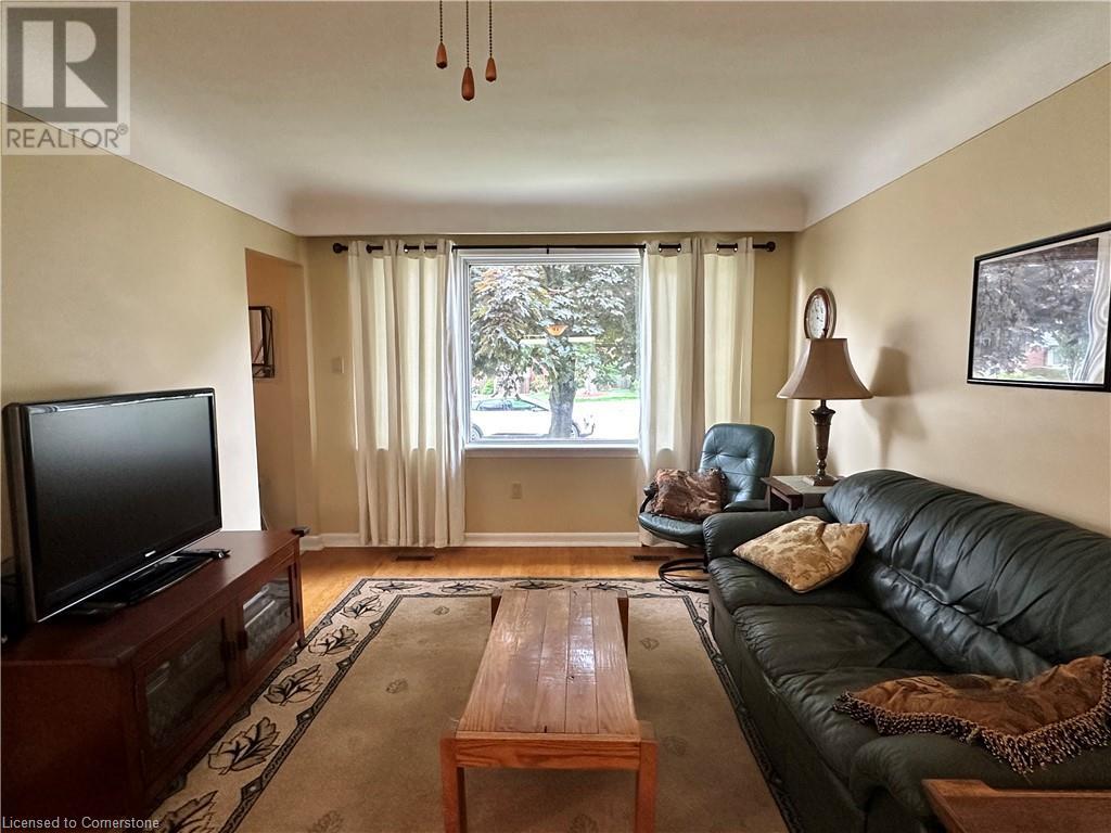 Photo 33 of 129 Broker Drive, Hamilton ON